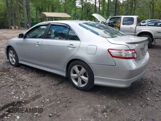 2011 Toyota Camry LE z VIN 4T1BF3EK3BU200056, wystawiony jako IAAI lot #42467171 z przebiegiem 242 129 mil mil oraz . Historia ofert i sprzedaży dostępna na DreamBid. Obrazek 3.