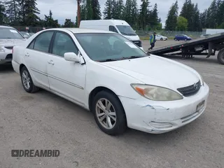 2002 Toyota Camry LE z VIN 4T1BE32K02U067036, wystawiony jako IAAI lot #42250398 z przebiegiem 274 102 mil mil oraz . Historia ofert i sprzedaży dostępna na DreamBid. Obrazek 1.