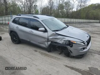 2014 Jeep Cherokee Latitude z VIN 1C4PJMCS6EW286568, wystawiony jako Copart lot #54754525 z przebiegiem 164 130 mil mil oraz Szkoda całkowita • Salvage title. Historia ofert i sprzedaży dostępna na DreamBid. Obrazek 4.