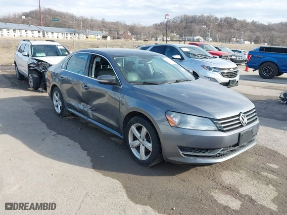 2014 Volkswagen Passat SE w/Sunroof with VIN 1VWBT7A34EC118525, listed as a IAAI auction lot 41653118 with 124,832 mi miles. Bid and sale history available at carsss.com. Image 1.