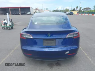 2018 Tesla Model 3 Long Range Battery z VIN 5YJ3E1EA6JF160859, wystawiony jako IAAI lot #42149636 z przebiegiem 81 159 mil mil oraz . Historia ofert i sprzedaży dostępna na DreamBid. Obrazek 16.