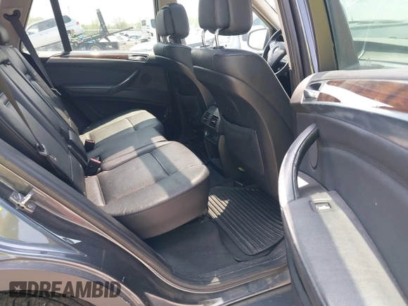 2011 BMW X5 35i with VIN 5UXZV4C57BL739907, listed as a IAAI auction lot 42135572 with 0 mi miles. Bid and sale history available at carsss.com. Image 8.