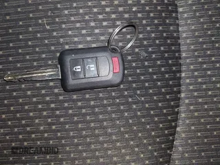 2016 Mitsubishi Outlander ES z VIN JA4AR3AW2GZ049151, wystawiony jako IAAI lot #42465053 z przebiegiem 102 600 mil mil oraz . Historia ofert i sprzedaży dostępna na DreamBid. Obrazek 11.