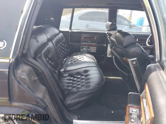 1987 Cadillac Brougham z VIN 1G6DW51Y0H9753376, wystawiony jako IAAI lot #42114437 z przebiegiem 69 484 mil mil oraz . Historia ofert i sprzedaży dostępna na DreamBid. Obrazek 8.
