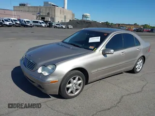 2001 Mercedes-Benz C 230/260/280/320 z VIN WDBRF61JX1F094000, wystawiony jako IAAI lot #42291768 z przebiegiem 98 166 mil mil oraz . Historia ofert i sprzedaży dostępna na DreamBid. Obrazek 2.