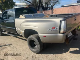 2001 Chevrolet Silverado 1500 with VIN 1GCJC39151E326082, listed as a Copart auction lot 51019515 with 253,364 mi miles and Clean Title. Bid and sale history available at DreamBid. Image 3.