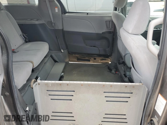 2016 Toyota Sienna LE AAS с VIN 5TDKK3DC7GS763990, выставлен на аукционе Copart как лот 57080655 с пробегом 74 036 миль миль и Списание • Salvage title. История ставок и продаж доступна на DreamBid. Изображение 11.