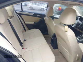 2013 Volkswagen Jetta SE with VIN 3VWDP7AJ4DM447010, listed as a IAAI auction lot 42371303 with 141,031 mi miles and . Bid and sale history available at DreamBid. Image 8.