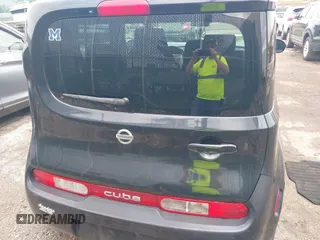 2010 Nissan Cube S z VIN JN8AZ2KR0AT166802, wystawiony jako IAAI lot #42165927 z przebiegiem 199 990 mil mil oraz . Historia ofert i sprzedaży dostępna na DreamBid. Obrazek 16.
