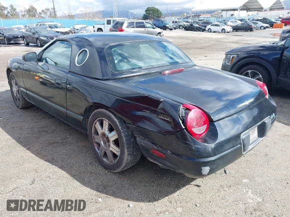 2004 Ford Thunderbird Deluxe z VIN 1FAHP60A64Y101843, wystawiony jako IAAI lot #41582696 z przebiegiem 146 492 mil mil oraz . Historia ofert i sprzedaży dostępna na DreamBid. Obrazek 3.