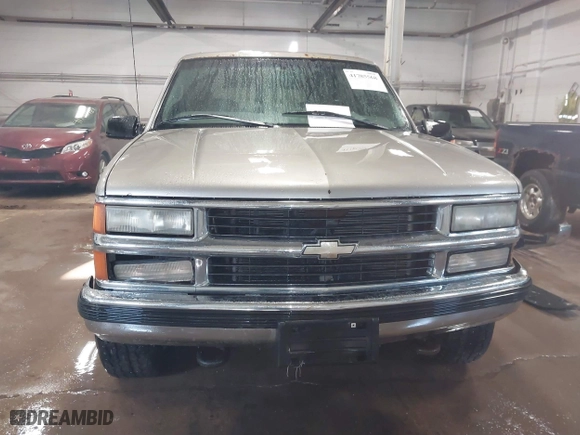 1998 Chevrolet Tahoe with VIN 1GNEK13R6WJ377054, listed as a IAAI auction lot 41785568 with 327,139 mi miles. Bid and sale history available at carsss.com. Image 12.