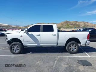 2024 Ram 2500 Laramie z VIN 3C6UR5FL2RG267971, wystawiony jako IAAI lot #41707239 z przebiegiem 22 898 mil mil oraz . Historia ofert i sprzedaży dostępna na DreamBid. Obrazek 14.