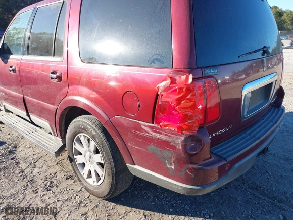 2004 Lincoln Navigator Luxury with VIN 5LMFU27R64LJ13317, listed as a IAAI auction lot 40598909 with 240,131 mi miles. Bid and sale history available at carsss.com. Image 6.