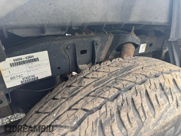 2010 Toyota Tacoma z VIN 5TEUU4EN8AZ748031, wystawiony jako Copart lot #57866505 z przebiegiem 293 983 mil mil oraz Czysty tytuł • Clean title. Historia ofert i sprzedaży dostępna na DreamBid. Obrazek 9.