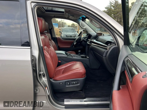 2016 Lexus LX 570 with VIN JTJHY7AX7G4203810, listed as a Copart auction lot 86017494 with 296,703 mi miles and Clean Title. Bid and sale history available at DreamBid. Image 5.
