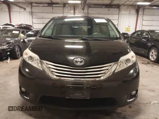 2012 Toyota Sienna XLE AAS z VIN 5TDYK3DC5CS223378, wystawiony jako IAAI lot #42164070 z przebiegiem 163 338 mil mil oraz . Historia ofert i sprzedaży dostępna na DreamBid. Obrazek 12.