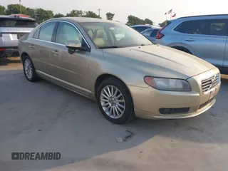 2007 Volvo S80 I6 with VIN YV1AS982471016600, listed as a IAAI auction lot 42068122 with 100,083 mi miles. Bid and sale history available at carsss.com. Image 1.