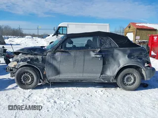 2005 Chrysler PT Cruiser with VIN 3C3EY45X85T329359, listed as a IAAI auction lot 41372450 with 104,219 mi miles. Bid and sale history available at carsss.com. Image 14.