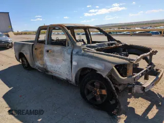 2018 Ram 1500 Express z VIN 1C6RR7FT3JS136868, wystawiony jako Copart lot #53702285 z przebiegiem Nie podano mil oraz Nie do naprawy • Non repairable. Historia ofert i sprzedaży dostępna na DreamBid. Obrazek 4.