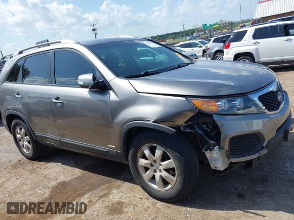 2013 Kia Sorento LX z VIN 5XYKTDA24DG349430, wystawiony jako IAAI lot #42549811 z przebiegiem 204 664 mil mil oraz . Historia ofert i sprzedaży dostępna na DreamBid. Obrazek 14.