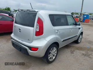 2012 Kia Soul + with VIN KNDJT2A60C7377305, listed as a IAAI auction lot 41902069 with 76,217 mi miles. Bid and sale history available at carsss.com. Image 4.