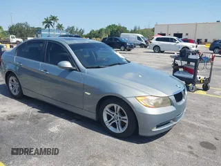2008 BMW 3 Series 328i z VIN WBAVA33548KX87415, wystawiony jako IAAI lot #42283210 z przebiegiem 136 132 mil mil oraz . Historia ofert i sprzedaży dostępna na DreamBid. Obrazek 1.