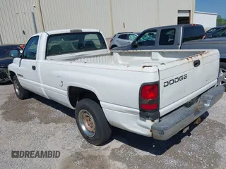 2001 Dodge 1500 z VIN 1B7HC16Y01S248395, wystawiony jako IAAI lot #42021002 z przebiegiem 216 482 mil mil oraz . Historia ofert i sprzedaży dostępna na DreamBid. Obrazek 3.