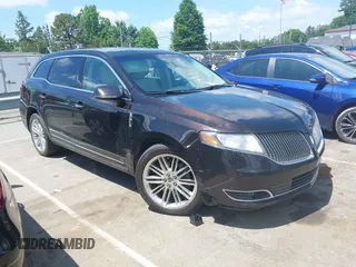 2014 Lincoln MKT EcoBoost z VIN 2LMHJ5AT9EBL53512, wystawiony jako IAAI lot #42330434 z przebiegiem 128 950 mil mil oraz . Historia ofert i sprzedaży dostępna na DreamBid. Obrazek 13.