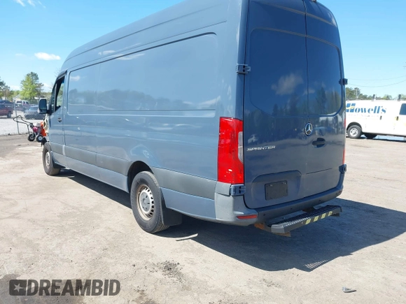 2019 Mercedes-Benz Sprinter Cargo z VIN WD4PF1CD4KT006098, wystawiony jako IAAI lot #42039521 z przebiegiem 80 537 mil mil oraz . Historia ofert i sprzedaży dostępna na DreamBid. Obrazek 3.
