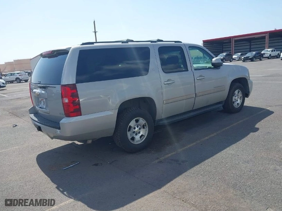 2007 Chevrolet Suburban LT with VIN 1GNFK16327J371622, listed as a IAAI auction lot 41539925 with 231,268 mi miles. Bid and sale history available at carsss.com. Image 4.