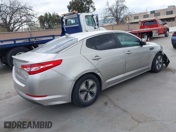 2013 Kia Optima EX z VIN KNAGM4AD5D5042830, wystawiony jako IAAI lot #41896311 z przebiegiem 232 104 mil mil oraz . Historia ofert i sprzedaży dostępna na DreamBid. Obrazek 4.