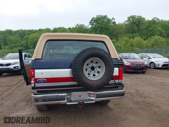 1990 Ford Bronco Custom с VIN 1FMEU15H0LLB25514, выставлен на аукционе IAAI как лот 42366593 с пробегом 75 762 миль миль и . История ставок и продаж доступна на DreamBid. Изображение 16.