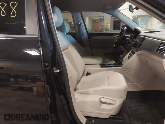 2019 Volkswagen Atlas SE with VIN 1V2LR2CAXKC599542, listed as a IAAI auction lot 41628588 with 59,377 mi miles and . Bid and sale history available at DreamBid. Image 5.