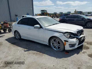 2014 Mercedes-Benz C 300 Sport z VIN WDDGF8AB2ER301759, wystawiony jako Copart lot #54536325 z przebiegiem 110 362 mil mil oraz Szkoda całkowita • Salvage title. Historia ofert i sprzedaży dostępna na DreamBid. Obrazek 4.