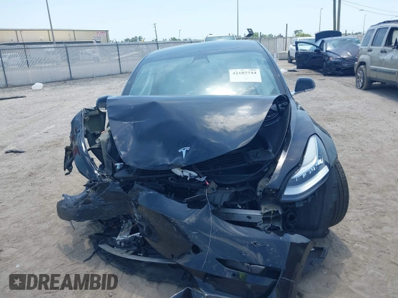 2020 Tesla Model 3 Standard Range Plus z VIN 5YJ3E1EA9LF738102, wystawiony jako IAAI lot #42107744 z przebiegiem 73 294 mil mil oraz . Historia ofert i sprzedaży dostępna na DreamBid. Obrazek 13.