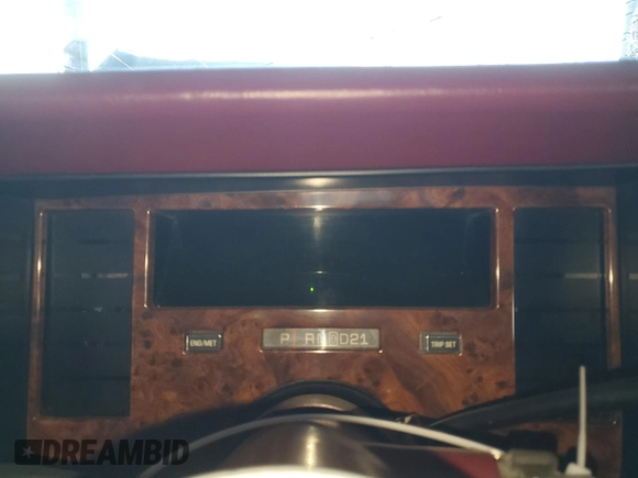 1993 Cadillac Fleetwood z VIN 1G6DW5270PR704750, wystawiony jako Copart lot #88751055 z przebiegiem Nie podano mil oraz Szkody całkowita. Historia ofert i sprzedaży dostępna na DreamBid. Obrazek 9.
