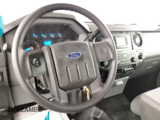 2013 Ford F-250 XL z VIN 1FDBF2B68DEB48275, wystawiony jako IAAI lot #42512434 z przebiegiem 434 130 mil mil oraz . Historia ofert i sprzedaży dostępna na DreamBid. Obrazek 14.