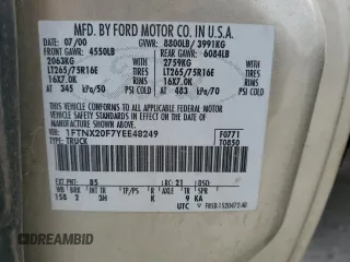 2000 Ford F-250 XL z VIN 1FTNX20F7YEE48249, wystawiony jako Copart lot #49073254 z przebiegiem 162 954 mil mil oraz Czysty tytuł • Clean title. Historia ofert i sprzedaży dostępna na DreamBid. Obrazek 12.