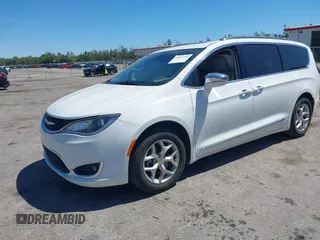 2020 Chrysler Pacifica Limited z VIN 2C4RC1GG9LR139786, wystawiony jako IAAI lot #41857783 z przebiegiem 105 182 mil mil oraz . Historia ofert i sprzedaży dostępna na DreamBid. Obrazek 2.