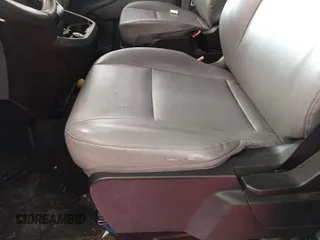 2017 Ford Transit z VIN 1FTYE1YM7HKA68331, wystawiony jako IAAI lot #42844533 z przebiegiem 223 598 mil mil oraz . Historia ofert i sprzedaży dostępna na DreamBid. Obrazek 12.