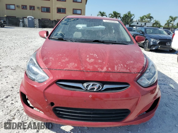 2013 Hyundai Accent SE z VIN KMHCU5AE0DU121047, wystawiony jako Copart lot #57244285 z przebiegiem 42 655 mil mil oraz Szkoda całkowita • Salvage title. Historia ofert i sprzedaży dostępna na DreamBid. Obrazek 5.