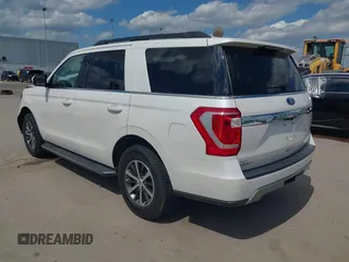 2019 Ford Expedition XLT z VIN 1FMJU1HT3KEA07331, wystawiony jako IAAI lot #42201946 z przebiegiem 100 990 mil mil oraz . Historia ofert i sprzedaży dostępna na DreamBid. Obrazek 3.