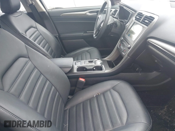 2017 Ford Fusion SE with VIN 3FA6P0HD5HR268475, listed as a IAAI auction lot 41933929 with 27,047 mi miles. Bid and sale history available at carsss.com. Image 5.
