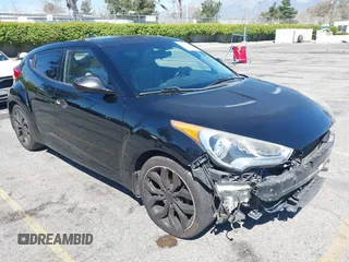 2013 Hyundai Veloster w/Black Int z VIN KMHTC6AD7DU173310, wystawiony jako IAAI lot #41881799 z przebiegiem 147 034 mil mil oraz . Historia ofert i sprzedaży dostępna na DreamBid. Obrazek 1.
