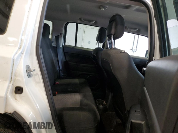 2016 Jeep Patriot Sport z VIN 1C4NJRBB1GD557377, wystawiony jako Copart lot #50814255 z przebiegiem 164 647 mil mil oraz Czysty tytuł • Clean title. Historia ofert i sprzedaży dostępna na DreamBid. Obrazek 11.