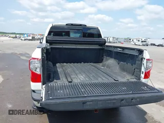 2017 Nissan Titan Platinum Reserve с VIN 1N6AA1E50HN509870, выставлен на аукционе IAAI как лот 42445829 с пробегом 150 369 миль миль и . История ставок и продаж доступна на DreamBid. Изображение 17.