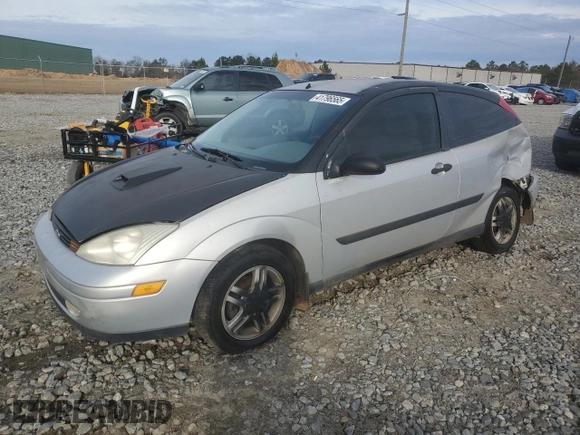 2000 Ford Focus ZX3 with VIN 3FAFP3132YR186996, listed as a Copart auction lot 41796565 with 185,283 mi miles and Salvage Title. Bid and sale history available at carsss.com. Image 1.