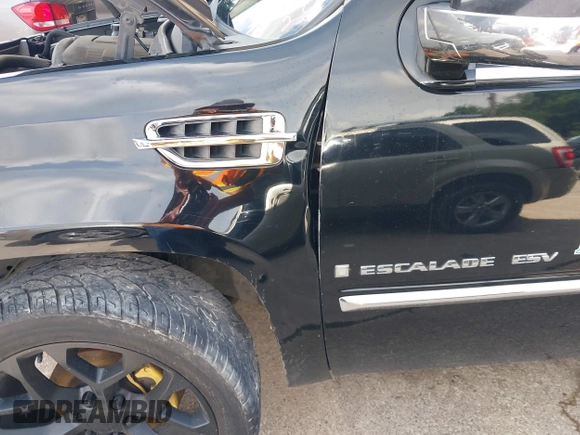 2007 Cadillac Escalade ESV with VIN 1GYFK66827R305133, listed as a IAAI auction lot 42488643 with 306,633 mi miles and . Bid and sale history available at DreamBid. Image 12.
