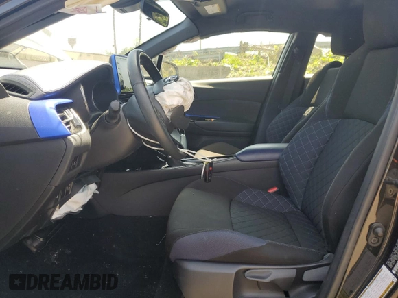 2020 Toyota C-HR LE z VIN JTNKHMBX1L1093317, wystawiony jako Copart lot #55286375 z przebiegiem 115 640 mil mil oraz Szkoda całkowita • Salvage title. Historia ofert i sprzedaży dostępna na DreamBid. Obrazek 7.