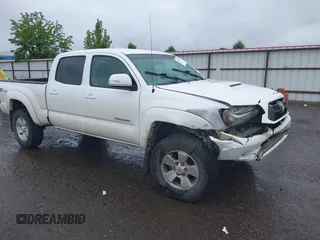 2015 Toyota Tacoma z VIN 3TMMU4FN6FM083598, wystawiony jako IAAI lot #42283585 z przebiegiem 159 087 mil mil oraz . Historia ofert i sprzedaży dostępna na DreamBid. Obrazek 1.